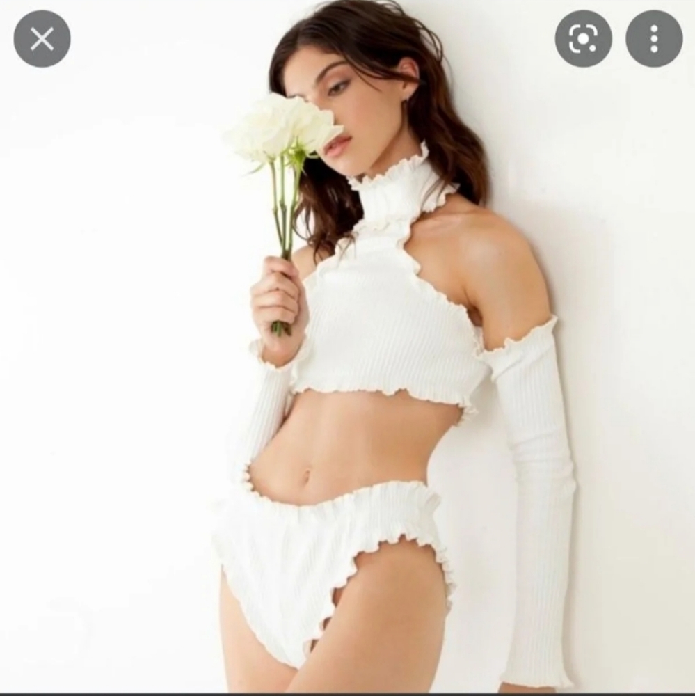 Are You Am I Ninki White Ribbed Cut Out Cold Shoulder High Neck Top NWT